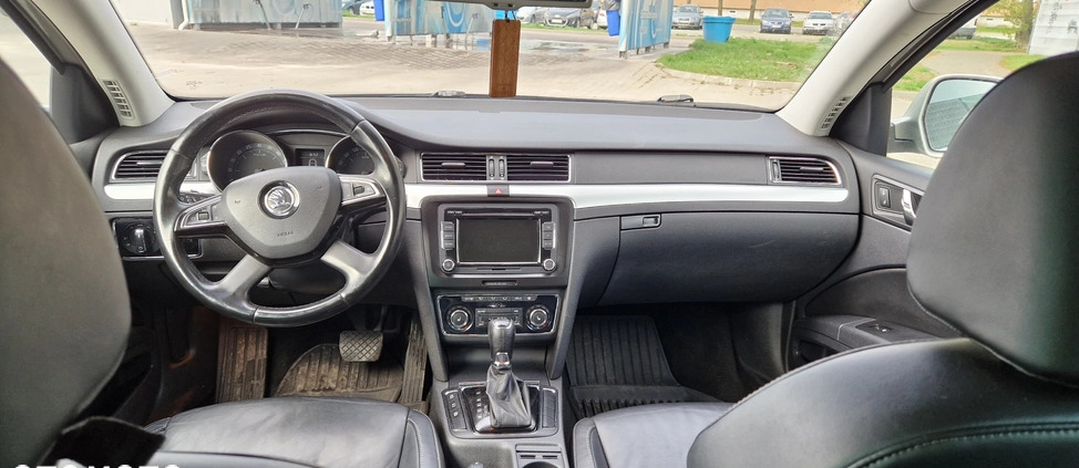 Skoda Superb cena 38500 przebieg: 247873, rok produkcji 2013 z Łowicz małe 56